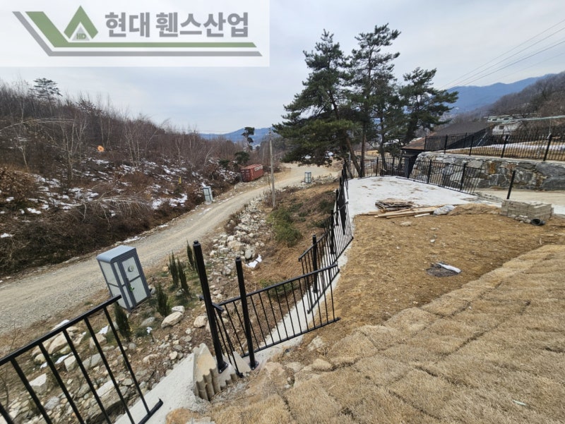 아산휀스 펜스 울타리 - 아산시 온천동에 위치한 전원주택 경계에 베이직A형휀스를 시공한 현장을 소개합니다. 아산휀스 펜스 울타리 - 아산시 온천동에 위치한 전원주택 경계에 베이직A형휀스를 시공한 현장을 소개합니다.