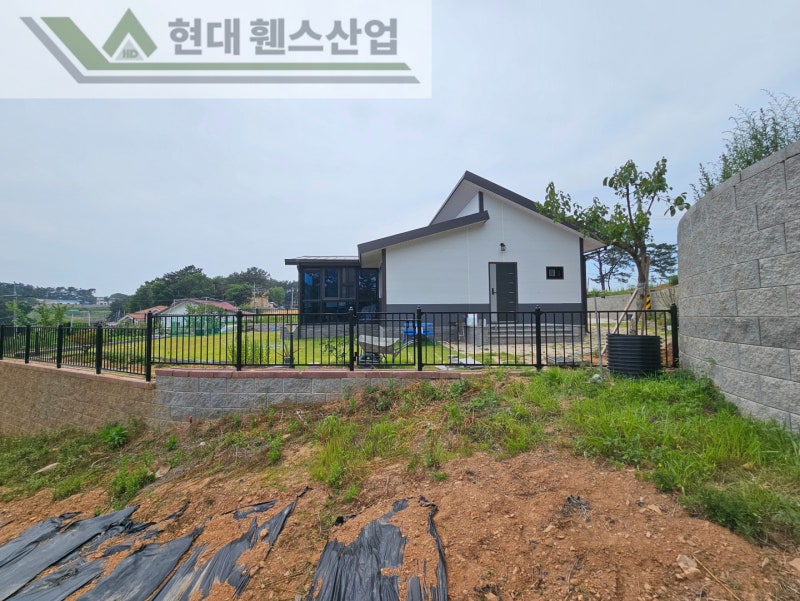 평택휀스 펜스 울타리 - 평택시 칠원동에 위치한 전원주택단지에 베이직휀스를 설치한 현장을 소개합니다.