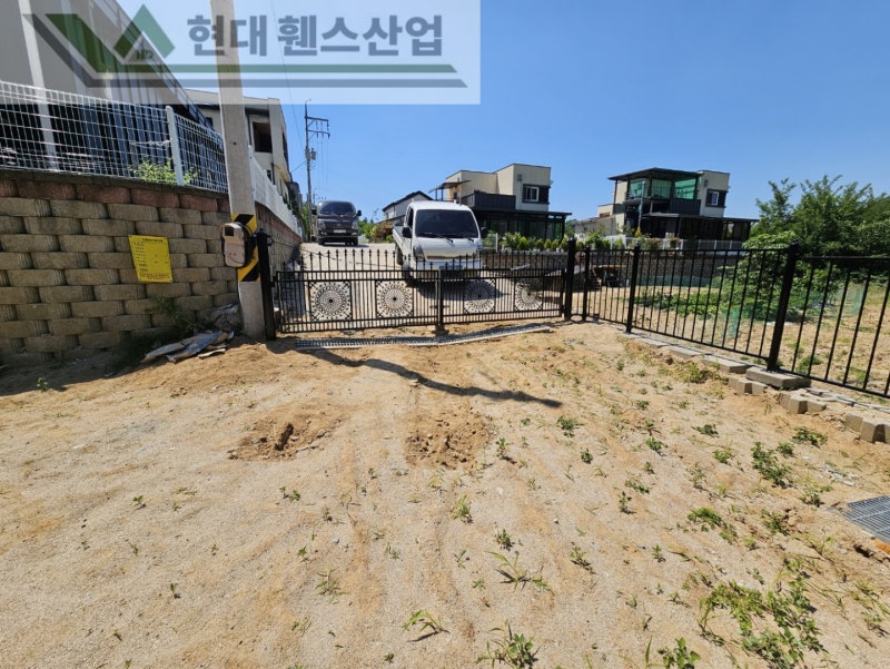 예산휀스 펜스 울타리 - 예산군 덕산면에 위치한 전원주택에 가성비 좋고 아름다운 베이직 휀스를 설치한 현장을 소개합니다.