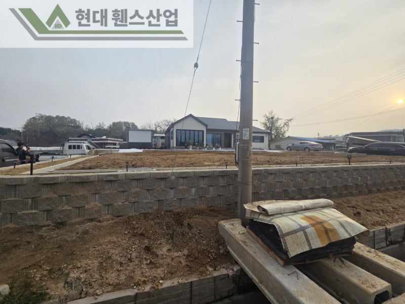 천안휀스 펜스 울타리 - 천안시 직산읍에 위치한 전원주택에 경계용 베이직A형휀스를 시공한 현장을 소개합니다. 천안휀스 펜스 울타리 - 천안시 직산읍에 위치한 전원주택에 경계용 베이직A형휀스를 시공한 현장을 소개합니다.
