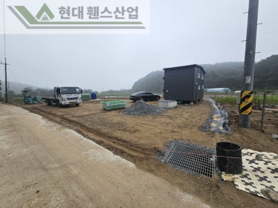 아산휀스 펜스 울타리 - 아산시 신창면에 위치한 농막 부지 경계에 메쉬휀스를 설치한 현장을 소개합니다. 아산휀스 펜스 울타리 - 아산시 신창면에 위치한 농막 부지 경계에 메쉬휀스를 설치한 현장을 소개합니다.
