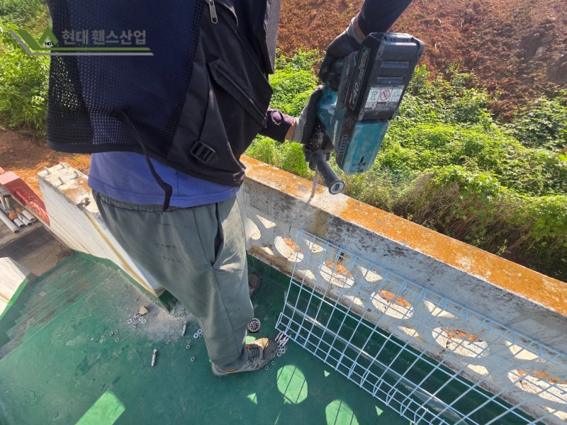 전원주택 휀스 옥상 설치 메쉬휀스 시공 [현대휀스산업]