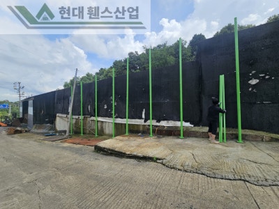 천안휀스 펜스 울타리 - 천안시 목천읍에 위치한 공장 경계에 차폐휀스를 설치한 현장을 소개합니다.