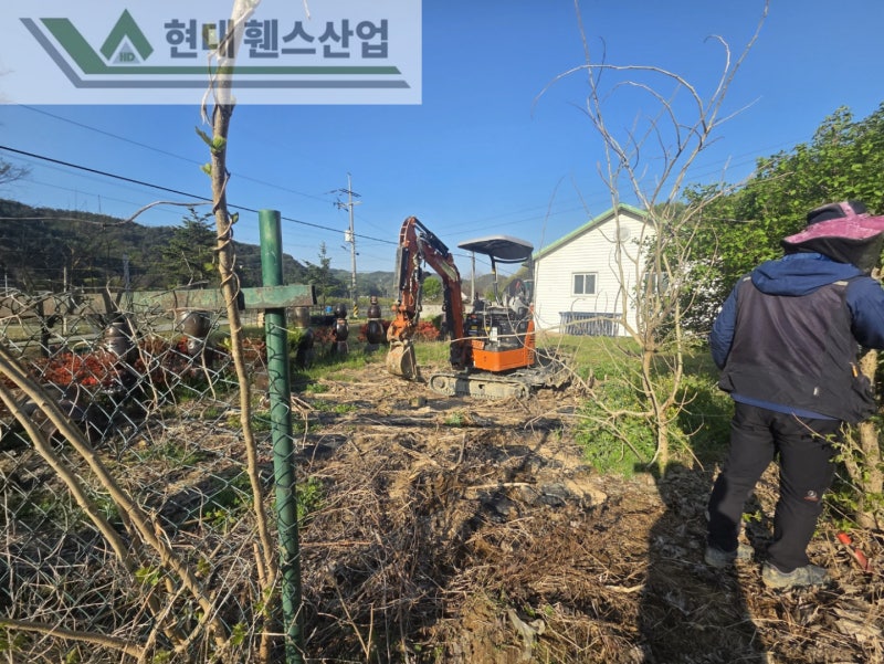 공주휀스 펜스 울타리 - 공주시 유구읍에 위치한 전원주택 경계에 오래된 휀스를 철거하고 새롭게 베이직휀스를 시공한 현장을 소개합니다. 공주휀스 펜스 울타리 - 공주시 유구읍에 위치한 전원주택 경계에 오래된 휀스를 철거하고 새롭게 베이직휀스를 시공한 현장을 소개합니다.