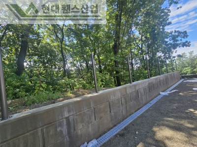 천안휀스 펜스 울타리 - 천안시 성거읍에 위치한 고급 전원주택에 경계용 메쉬휀스를 설치한 현장을 소개합니다.