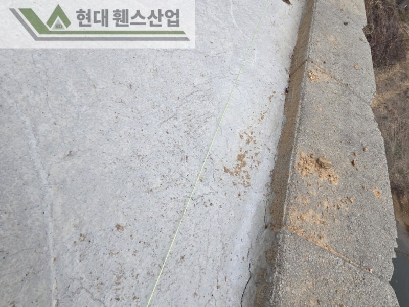 천안휀스 펜스 울타리 - 천안시 직산읍에 위치한 나대지 경계에 추락방지용 메쉬휀스를 시공한 현장을 소개합니다.