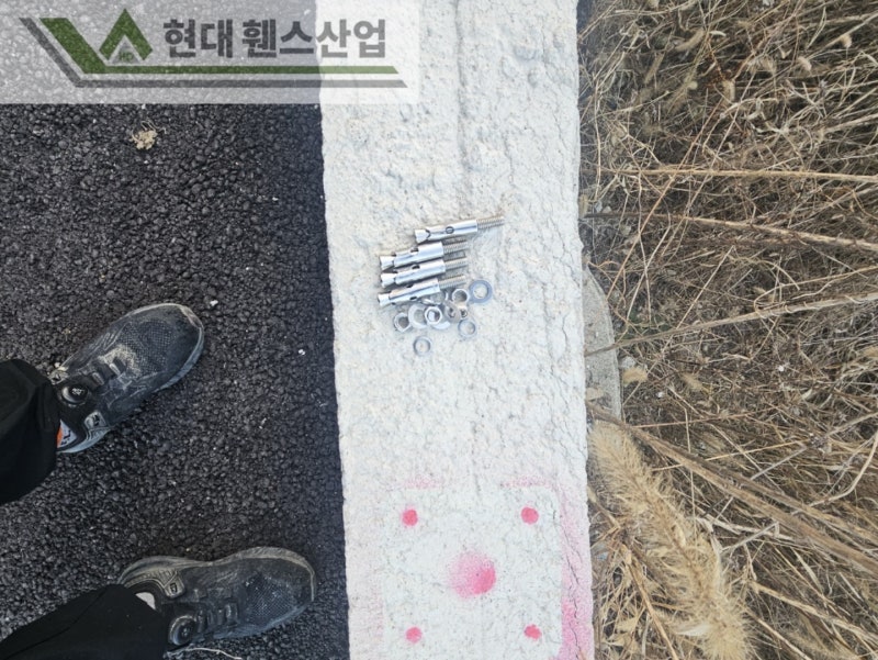 파주휀스 펜스 울타리 - 파주시 문산읍에 위치한 신축 창고단지 경계에 메쉬휀스를 시공한 현장을 소개합니다. 파주휀스 펜스 울타리 - 파주시 문산읍에 위치한 신축 창고단지 경계에 메쉬휀스를 시공한 현장을 소개합니다.