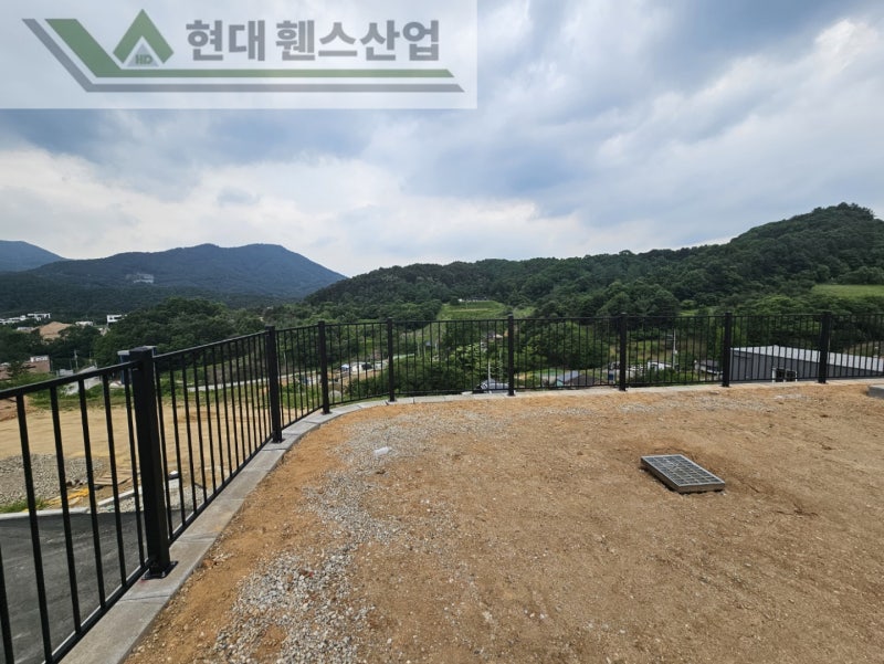 공주휀스 펜스 울타리 - 공주시 유구읍에 위치한 전원주택 예정지 담장에 베이직휀스를 설치한 현장을 소개합니다. 공주휀스 펜스 울타리 - 공주시 유구읍에 위치한 전원주택 예정지 담장에 베이직휀스를 설치한 현장을 소개합니다.