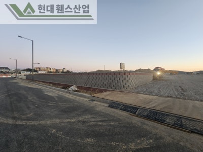 평택휀스 펜스 울타리 - 평택시 칠괴동에 위치한 신축산업단지 부지 경계에 경계용 베이직 B형휀스를 시공한 현장을 소개합니다.