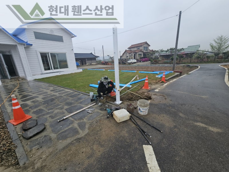 여주휀스 펜스 울타리 - 여주시 점동면에 위치한 키즈카페 예정지에 합성목재 가림막휀스와 차폐휀스를 설치한 현장을 소개합니다. Vo.1