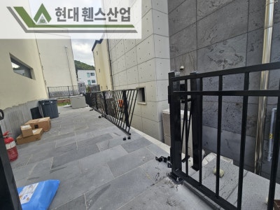 오산휀스 펜스 울타리 - 오산시 양산동에 위치한 전원주택 경계에 베이직 A형휀스를 시공한 현장을 소개합니다.