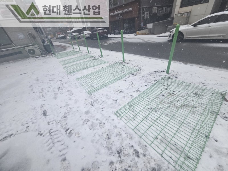 고양휀스 펜스 울타리 - 고양시에 위치한 임시 주차장 부지에 경계용 메쉬휀스를 시공한 현장을 소개합니다.