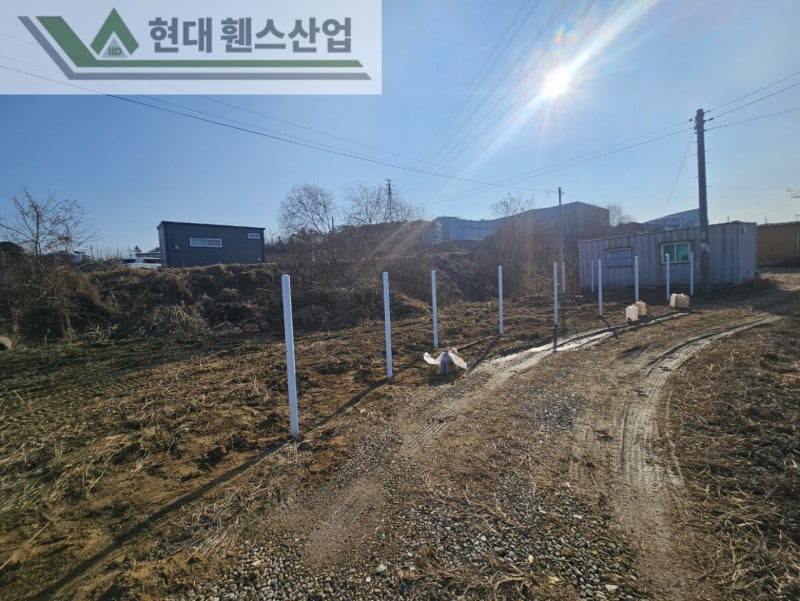 천안휀스 펜스 울타리 - 천안시 직산읍에 위치한 나대지에 경계용 메쉬휀스를 시공한 현장을 소개합니다. 천안휀스 펜스 울타리 - 천안시 직산읍에 위치한 나대지에 경계용 메쉬휀스를 시공한 현장을 소개합니다.