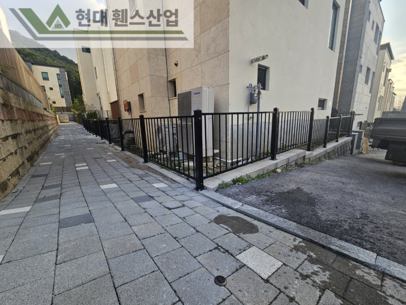 오산휀스 펜스 울타리 - 오산시 양산동에 위치한 전원주택 경계에 베이직 A형휀스를 시공한 현장을 소개합니다.