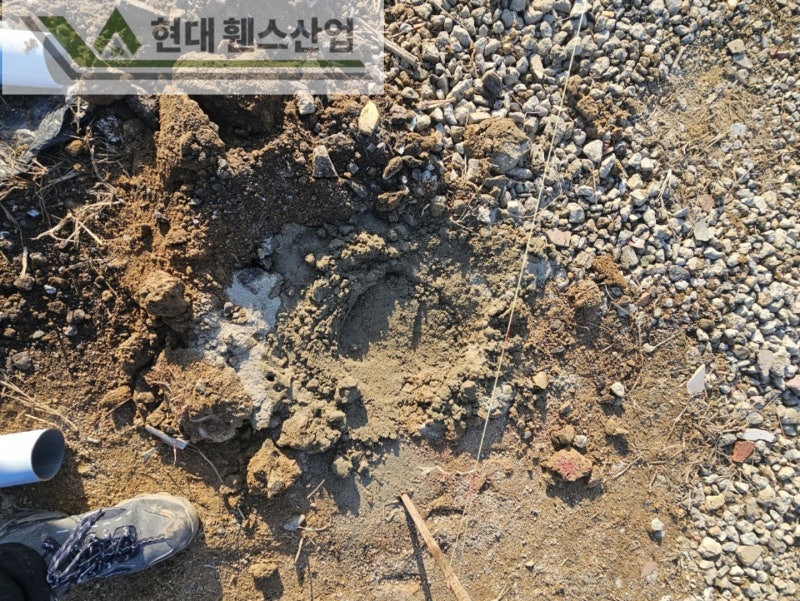 천안휀스 펜스 울타리 - 천안시 직산읍에 위치한 나대지에 경계용 메쉬휀스를 시공한 현장을 소개합니다. 천안휀스 펜스 울타리 - 천안시 직산읍에 위치한 나대지에 경계용 메쉬휀스를 시공한 현장을 소개합니다.
