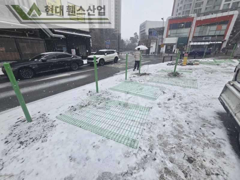 고양휀스 펜스 울타리 - 고양시에 위치한 임시 주차장 부지에 경계용 메쉬휀스를 시공한 현장을 소개합니다.