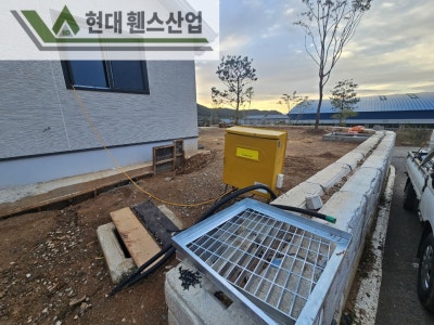 평택휀스 펜스 울타리 - 평택시 안중읍에 위치한 전원주택 경계에 베이직A형휀스를 시공한 현장을 소개합니다. 평택휀스 펜스 울타리 - 평택시 안중읍에 위치한 전원주택 경계에 베이직A형휀스를 시공한 현장을 소개합니다.