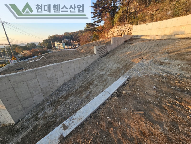 제부도휀스 펜스 울타리 - 제부도에 위치한 전원주택단지 예정지에 경계용 베이직 A형휀스를 시공한 현장을 소개합니다.