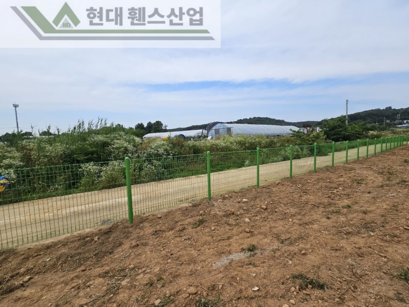 예산휀스 펜스 울타리 - 예산군 덕산면에 위치한 주말 농장 부지에 경계를 나누는 메쉬휀스를 설치한 현장을 소개합니다.
