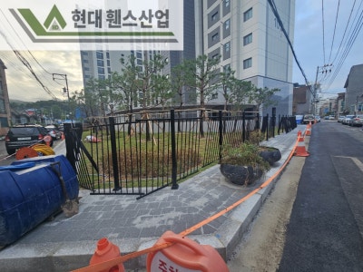 남양주 휀스 펜스 울타리 - 남양주시 진전읍에 위치한 신축 아파트 단지 경계에 베이직 A형휀스를 시공한 현장을 소개합니다.