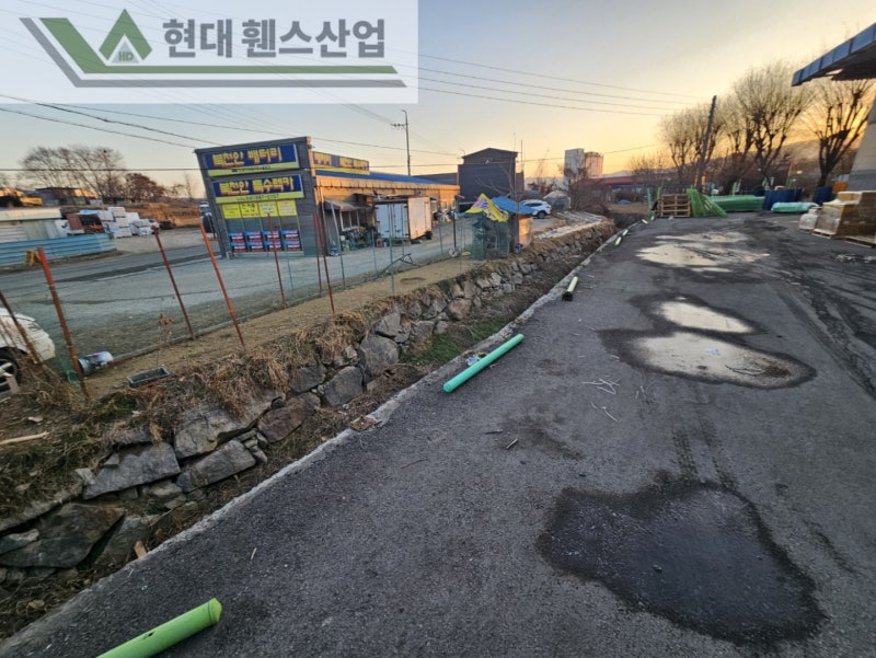 천안휀스 펜스 울타리 - 천안시 직산읍에 위치한 제조 공장 경계에 오래된 메쉬휀스를 철거하고 새로운 메쉬휀스를 시공한 현장을 소개합니다. 천안휀스 펜스 울타리 - 천안시 직산읍에 위치한 제조 공장 경계에 오래된 메쉬휀스를 철거하고 새로운 메쉬휀스를 시공한 현장을 소개합니다.