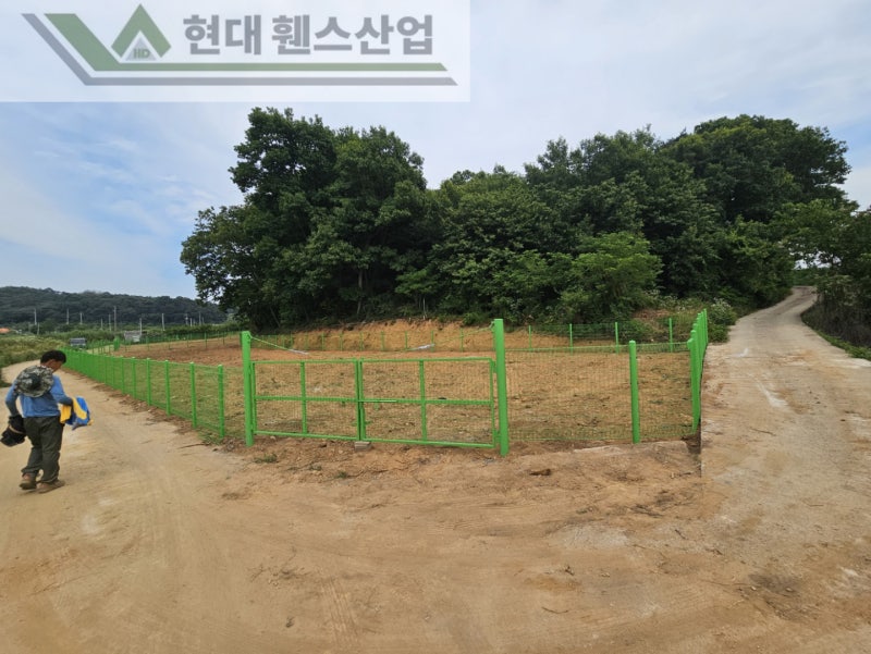 예산휀스 펜스 울타리 - 예산군 덕산면에 위치한 주말 농장 부지에 경계를 나누는 메쉬휀스를 설치한 현장을 소개합니다.