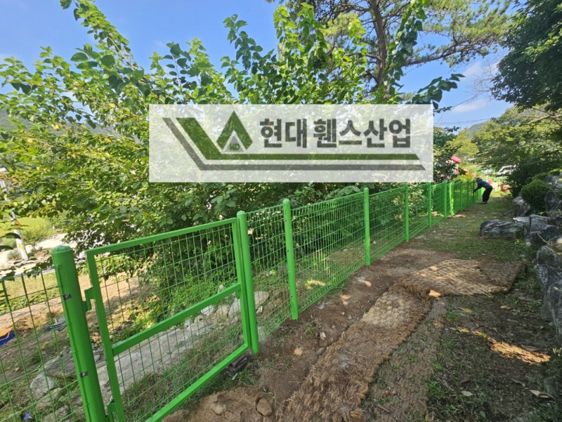 천안휀스 펜스 울타리 - 천안시 목천읍에 있는 작은 초등학교에 경계용 메쉬휀스를 시공한 현장을 소개합니다.