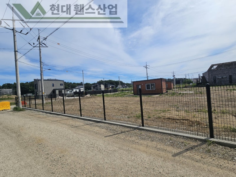 화성휀스 펜스 울타리 - 화성시 전곡항 부근 펜션단지에 경계용 메쉬휀스를 설치한 현장을 소개합니다. 화성휀스 펜스 울타리 - 화성시 전곡항 부근 펜션단지에 경계용 메쉬휀스를 설치한 현장을 소개합니다.