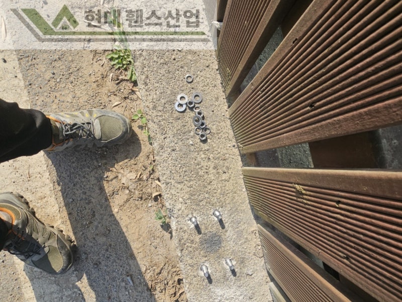 천안휀스 펜스 울타리 - 천안시 성환읍에 위치한 시골마을 집 담장에 베이직휀스를 설치한 현장을 소개합니다. 천안휀스 펜스 울타리 - 천안시 성환읍에 위치한 시골마을 집 담장에 베이직휀스를 설치한 현장을 소개합니다.