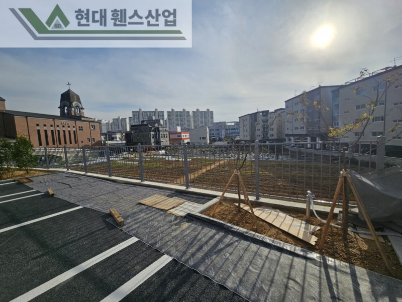 용인휀스 펜스 울타리 - 용인시 보정동에 위치한 신축 원룸빌라 경계에 추락방지용 베이직A형휀스를 시공한 현장을 소개합니다.