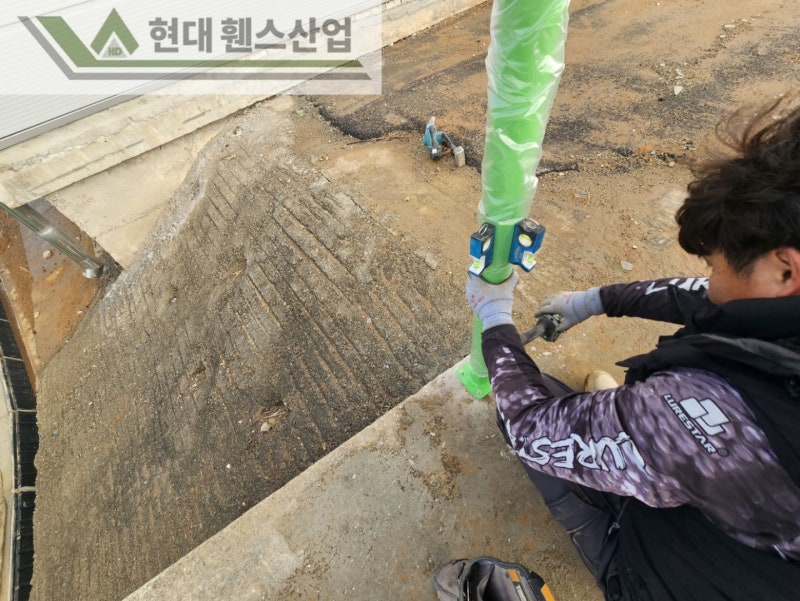 당진휀스 펜스 울타리 - 당진시 원당동에 위치한 공장 경계에 설치된 오래된 울타리를 철거하고 새롭게 시공해드린 현장을 소개합니다.