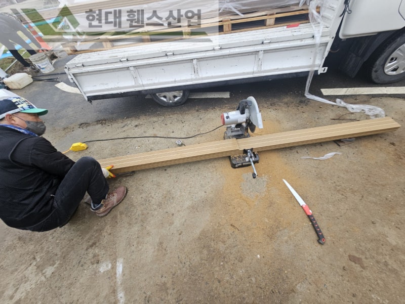 여주휀스 펜스 울타리 - 여주시 점동면에 위치한 키즈카페 예정지에 합성목재 가림막휀스와 차폐휀스를 설치한 현장을 소개합니다. Vo.1