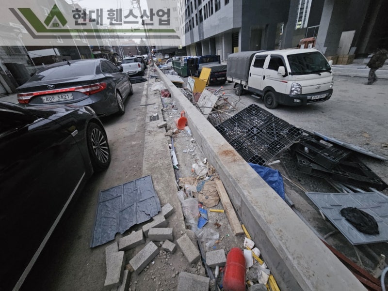 부평휀스 펜스 울타리 - 부평시에 위치한 신축아파트 경계에 베이직 A형휀스를 시공한 현장을 소개합니다.