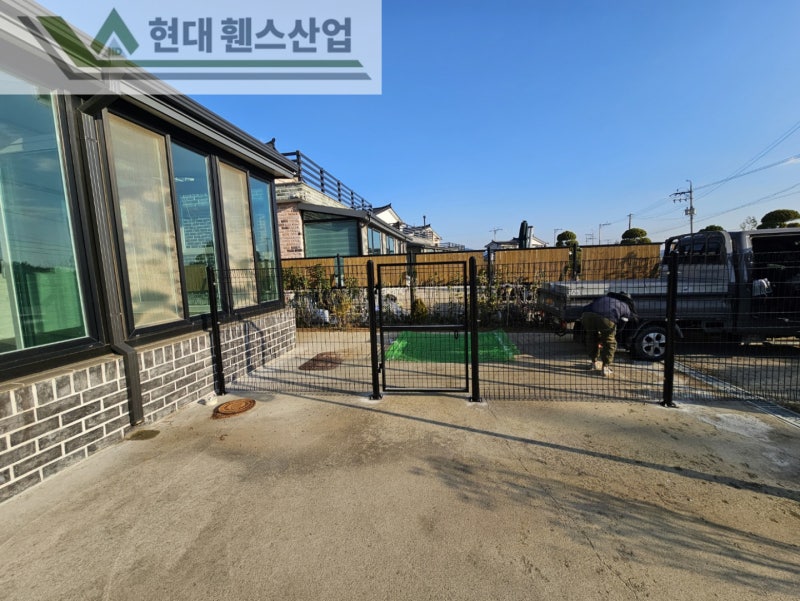 제부도휀스 펜스 울타리 - 제부도에 위치한 독채 펜션에 휀스를 이용해서 강아지울타리를 만든 현장을 소개합니다. 제부도휀스 펜스 울타리 - 제부도에 위치한 독채 펜션에 휀스를 이용해서 강아지울타리를 만든 현장을 소개합니다.