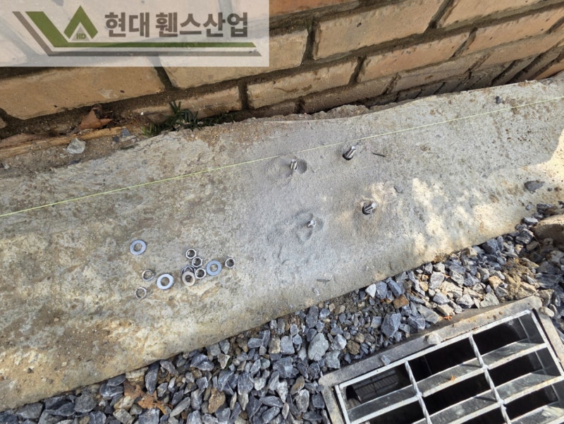 평택휀스 펜스 울타리 - 평택시 비전동에 위치한 신축 주택 경계에 추락방지용 메쉬휀스를 시공한 현장을 소개합니다.