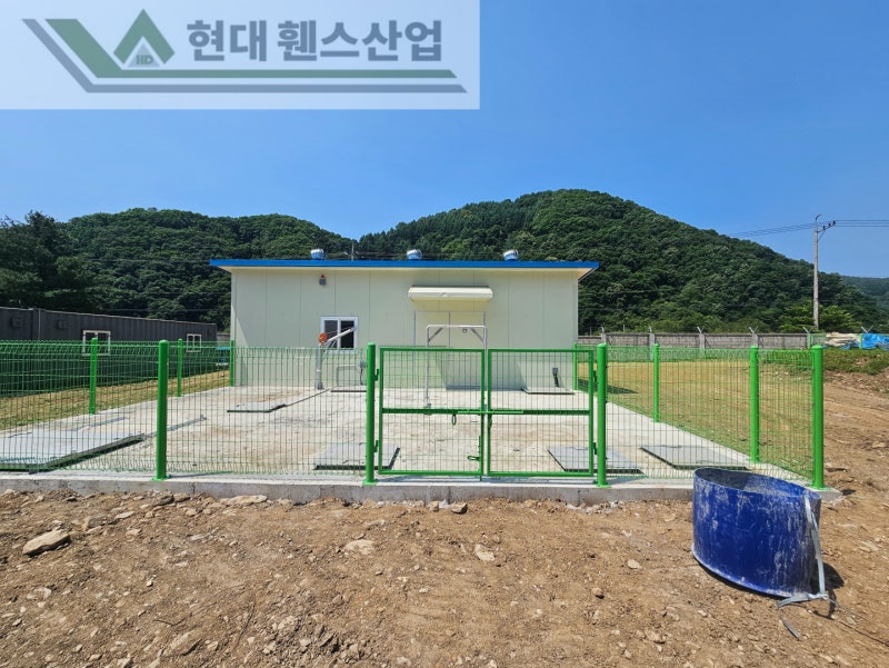 보령휀스 펜스 울타리 - 보령시 신흑동에 위치한 건축 준비 중인 사무실 건물에 경계용 메쉬휀스를 설치한 현장을 소개합니다. 보령휀스 펜스 울타리 - 보령시 신흑동에 위치한 건축 준비 중인 사무실 건물에 경계용 메쉬휀스를 설치한 현장을 소개합니다.