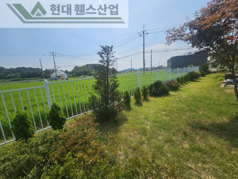 천안휀스 펜스 울타리 - 천안시 동남구에 위치한 작은 시골집 마당에 베이직 휀스를 시공한 현장을 소개합니다.