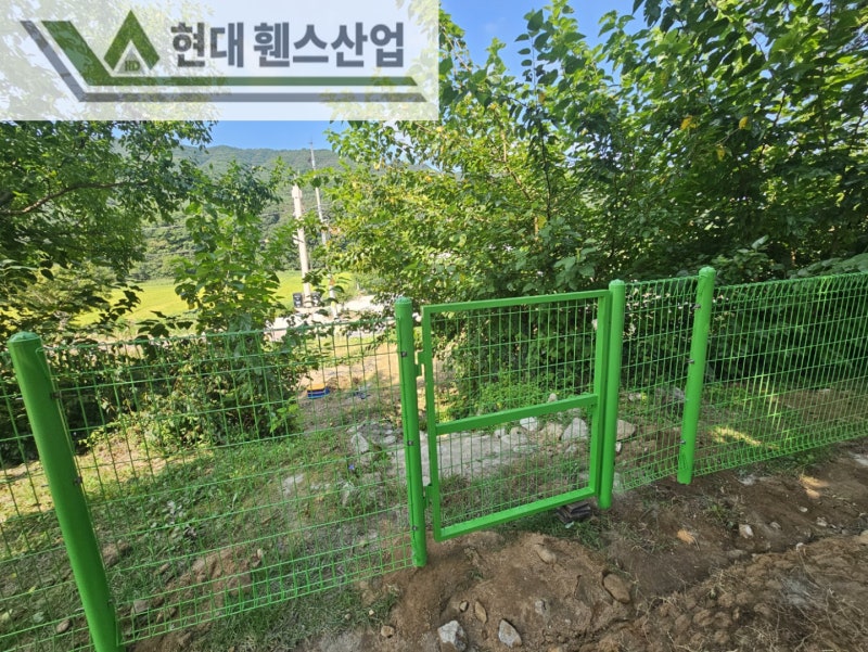 천안휀스 펜스 울타리 - 천안시 목천읍에 있는 작은 초등학교에 경계용 메쉬휀스를 시공한 현장을 소개합니다.