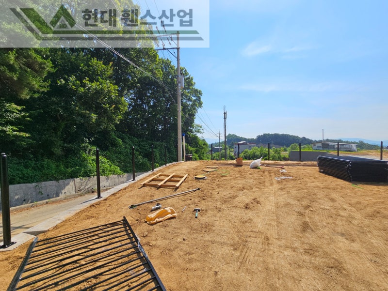 춘천휀스 펜스 울타리 - 춘천시 신북읍에 위치한 전원주택에 가성비 좋은 베이직휀스를 설치한 현장을 소개합니다.