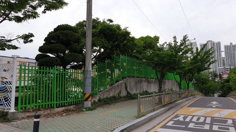 울산휀스ㅡ울산 울타리 울산 대성중 종골창살 휀스시공 울산휀스ㅡ울산 울타리 울산 대성중 종골창살 휀스시공