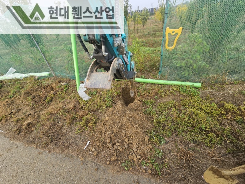 평택휀스 펜스 울타리 - 평택시 지제동 농막 경계에 메쉬휀스를 시공한 현장을 소개합니다. 평택휀스 펜스 울타리 - 평택시 지제동 농막 경계에 메쉬휀스를 시공한 현장을 소개합니다.
