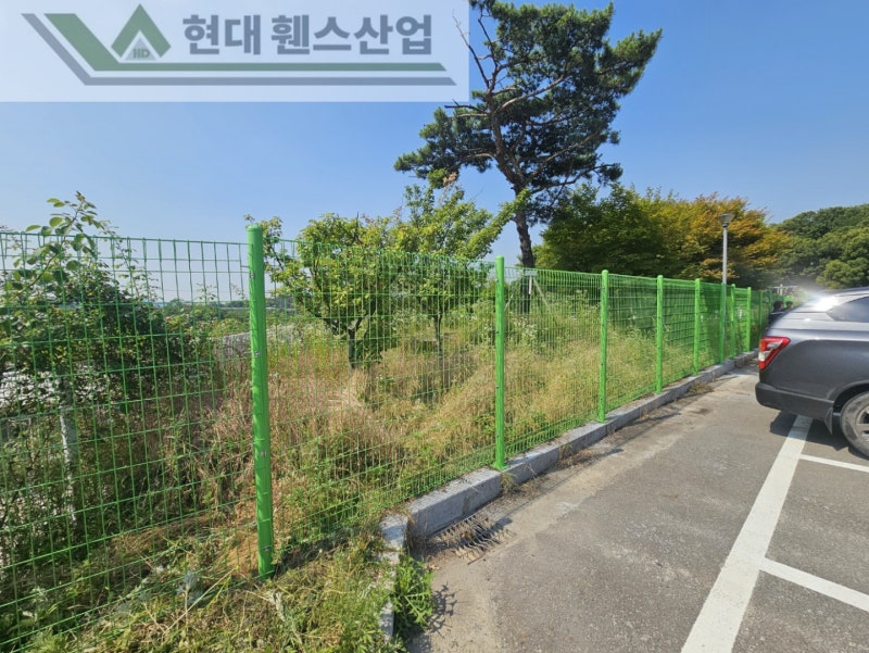 평택휀스 펜스 울타리 - 평택시 송탄읍에 위치한 택배 물류창고 뒤편에 출입방지용 메쉬휀스를 설치한 현장을 소개합니다.