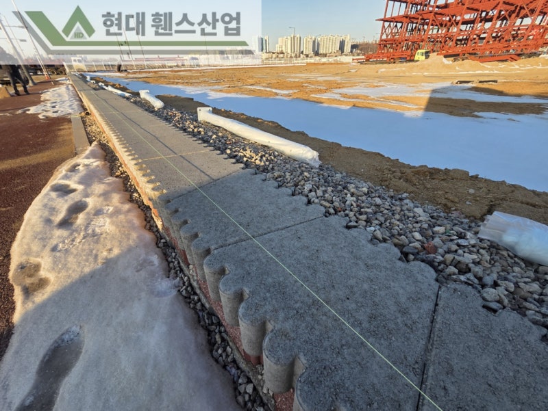 평택휀스 펜스 울타리 - 평택시 칠괴동에 위치한 브레인시티 신도시 부근 일반산업단지 부지 경계에 베이직 C형휀스를 시공한 현장을 소개합니다.