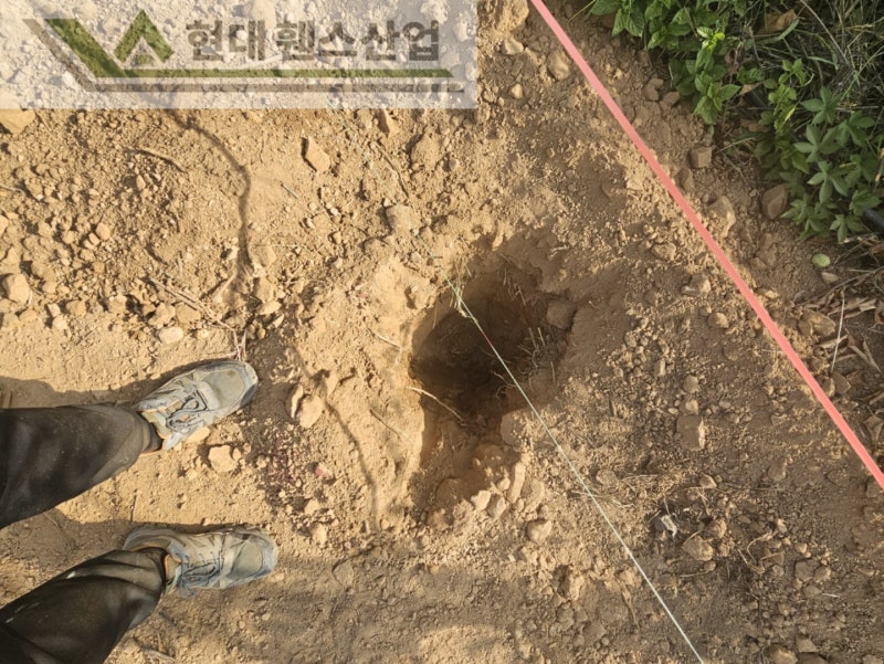 예산휀스 펜스 울타리 - 예산군 덕산면에 위치한 주말 농장 부지에 경계를 나누는 메쉬휀스를 설치한 현장을 소개합니다.