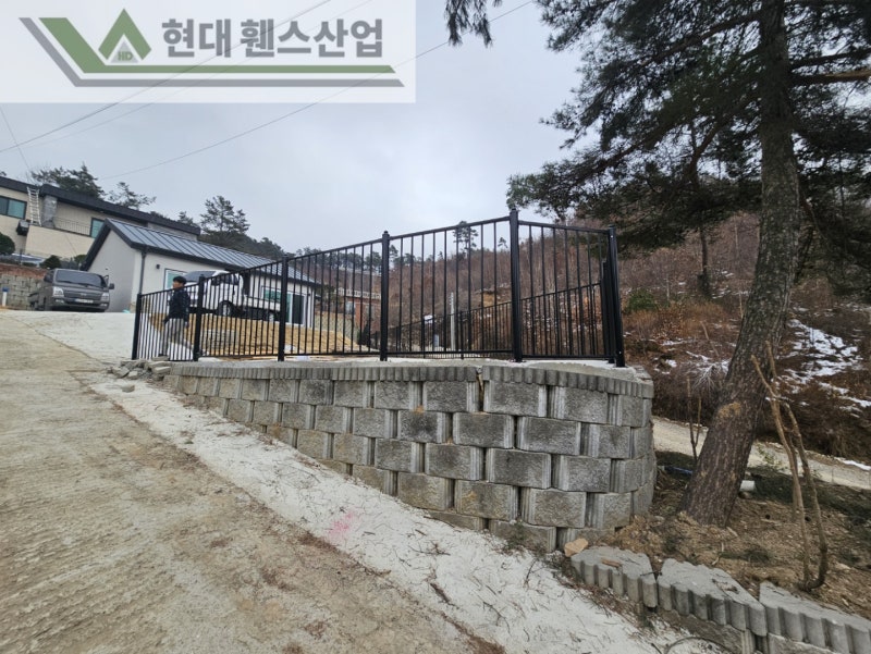 아산휀스 펜스 울타리 - 아산시 온천동에 위치한 전원주택 경계에 베이직A형휀스를 시공한 현장을 소개합니다. 아산휀스 펜스 울타리 - 아산시 온천동에 위치한 전원주택 경계에 베이직A형휀스를 시공한 현장을 소개합니다.