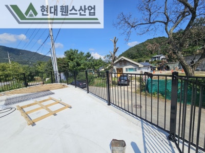 양평휀스 펜스 울타리 - 양평군 서종면에 위치한 신축 전원주택 경계에 베이직A형휀스와 메쉬휀스를 시공한 현장을 소개합니다. 양평휀스 펜스 울타리 - 양평군 서종면에 위치한 신축 전원주택 경계에 베이직A형휀스와 메쉬휀스를 시공한 현장을 소개합니다.