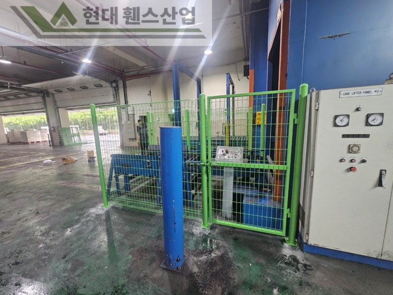 평택휀스 펜스 울타리 - 평택시에 위치한 물류창고에 있는 컨베이어벨트 주변에 위험방지용 메쉬휀스를 설치한 현장을 소개합니다.
