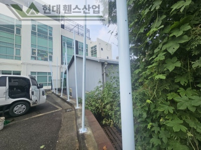 성남휀스 펜스 울타리 - 성남시 수정구에 위치한 영어 유치원에 메쉬휀스 4.0m(2.0+2.0)*2단 휀스를 시공한 현장을 소개합니다.
