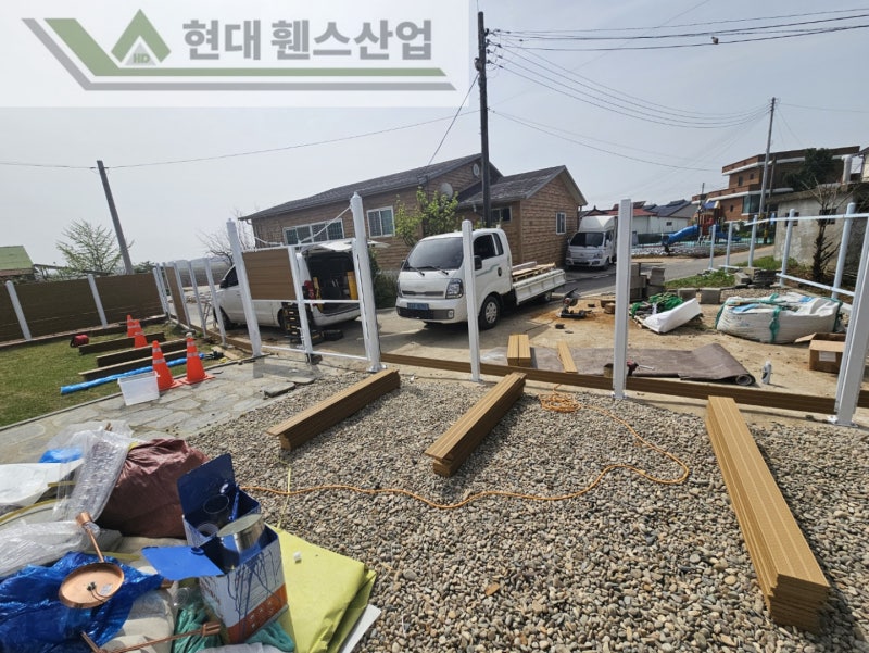 여주휀스 펜스 울타리 - 여주시 점동면에 위치한 키즈카페 예정지에 합성목재 가림막휀스와 차폐휀스를 설치한 현장을 소개합니다. Vo.1