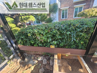 평택 휀스 펜스 울타리 - 평택시 청북읍에 위치한 전원주택에 합성목재 가림막휀스를 시공한 현장을 소개합니다. 평택 휀스 펜스 울타리 - 평택시 청북읍에 위치한 전원주택에 합성목재 가림막휀스를 시공한 현장을 소개합니다.